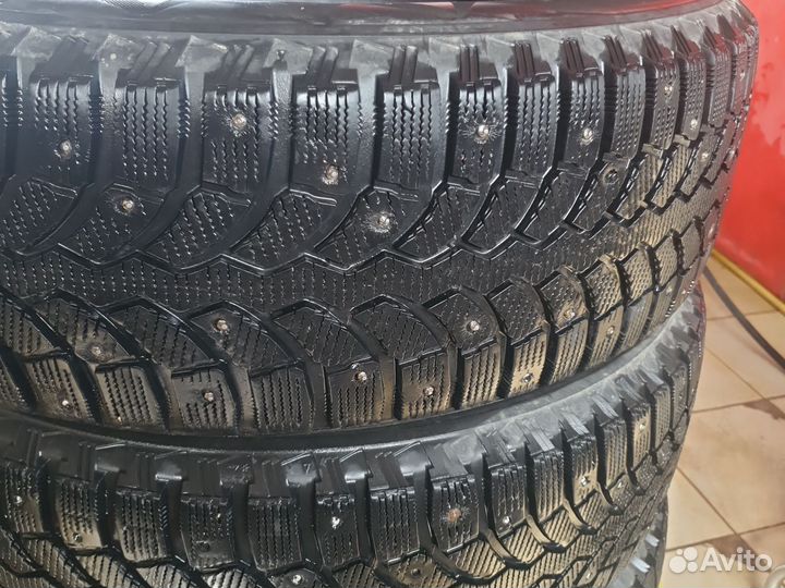 Bridgestone Blizzak Spike-01 225/65 R17 106T