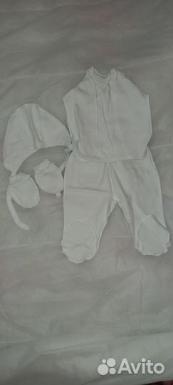 Комплект нательного белья малышу на выписку