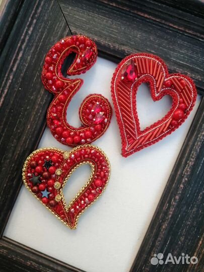 Брошь сердце, брошь буква