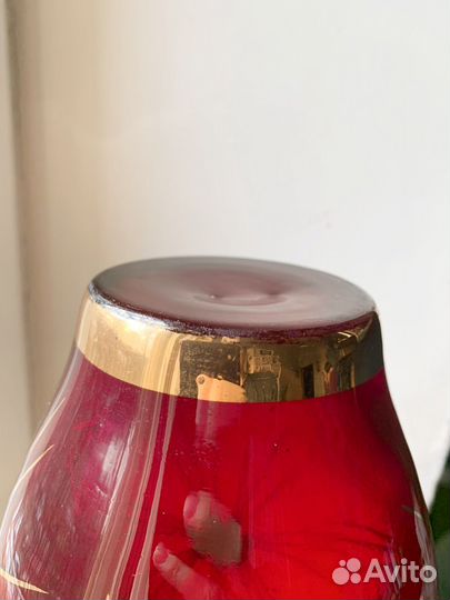 Ваза из красного стекла винтаж