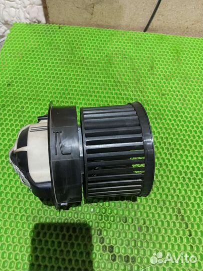 Моторчик печки Peugeot 308