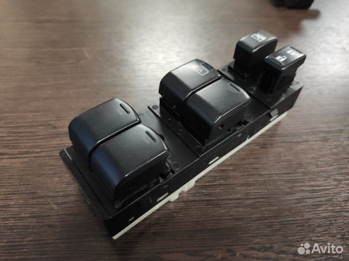 Блок управления стеклоподъемниками передний левый