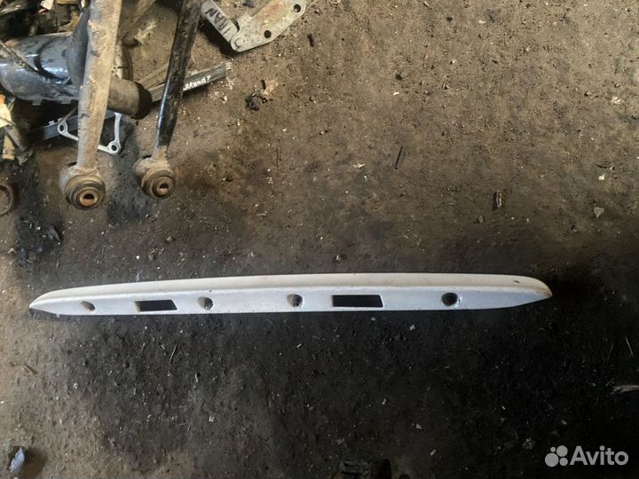 Накладка крышки багажника Mercedes Benz E-Klasse W