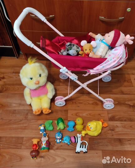 Пупс на коляске