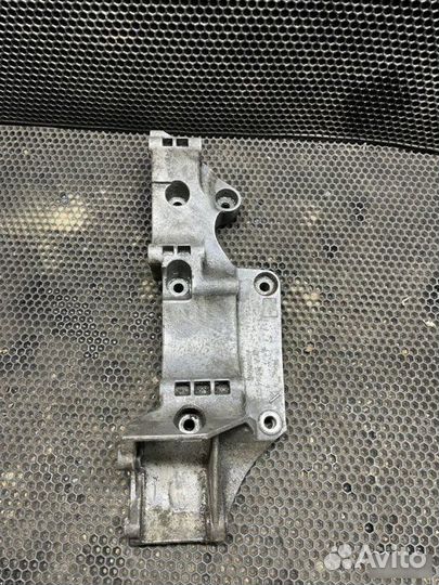 Кронштейн Volkswagen Bora 1998-2005