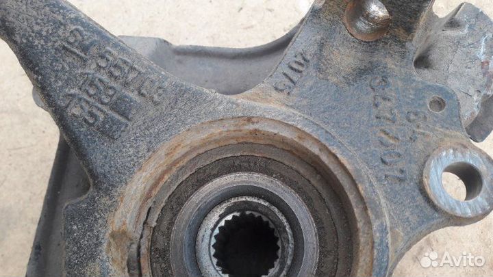 Кулак поворотный передний правый Opel Corsa D