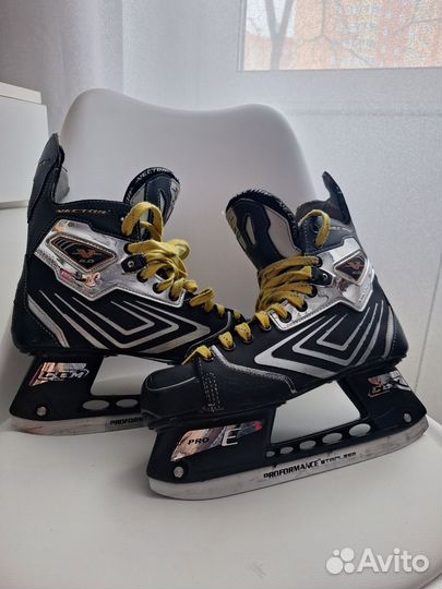 Коньки хоккейные CCM vector 3