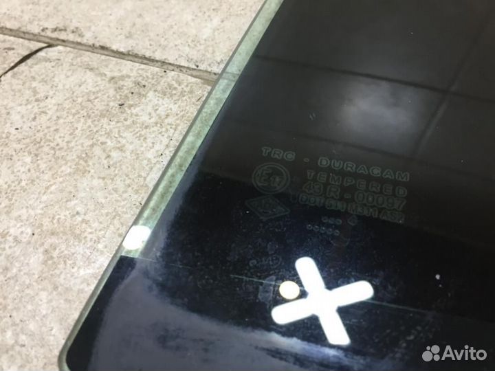Стекло двери задней левой (форточка) Renault Logan