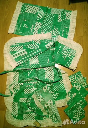 Набор для кухни скатерть,фартуки,салфетки