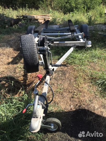 Прицеп для лодки или гидроцикла самосвальный