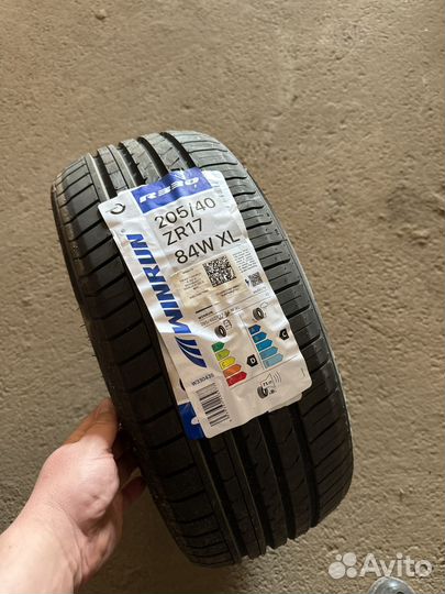 Winrun R330 205/40 R17