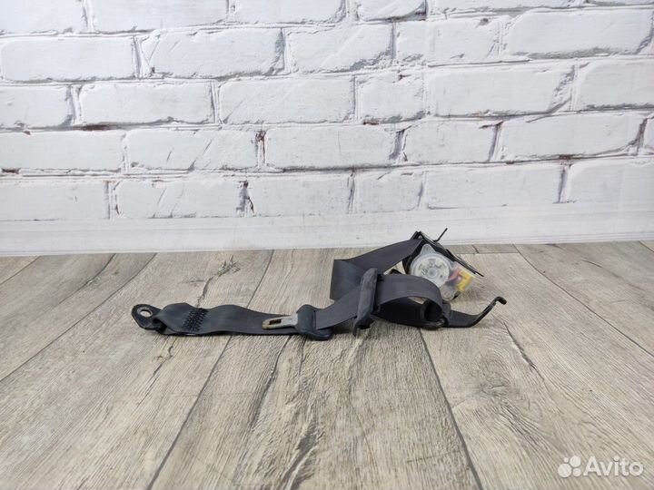 Ремень безопасности задний левый Carina E