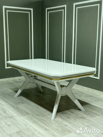Стол и стулья для кухни. В наличии