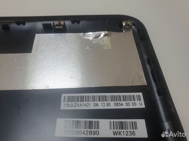 Крышка матрицы Toshiba L870-D5S, дефект