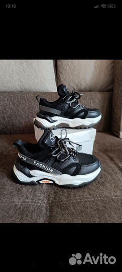 Кроссовки новые