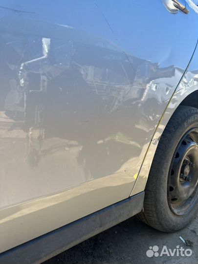 Задняя левая дверь Nissan Almera G15