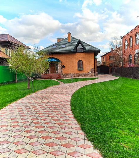 Коттедж 204 м² на участке 7 сот.