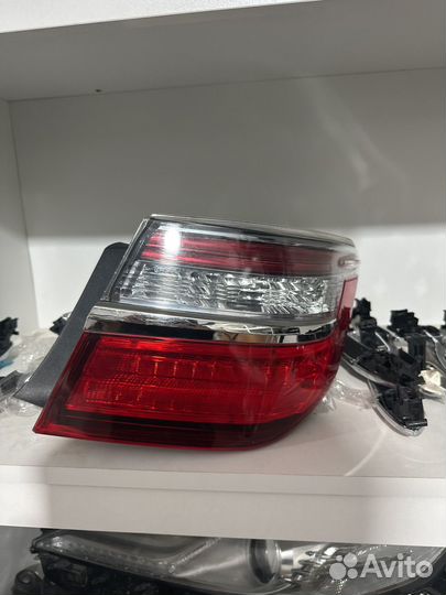 Фонарь правый оригинал Toyota camry v55