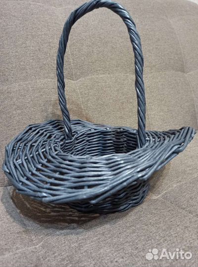 Корзинка из бумажной лозы. Подарки на 8 марта