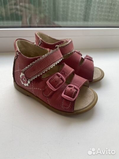 Сандалии для девочки