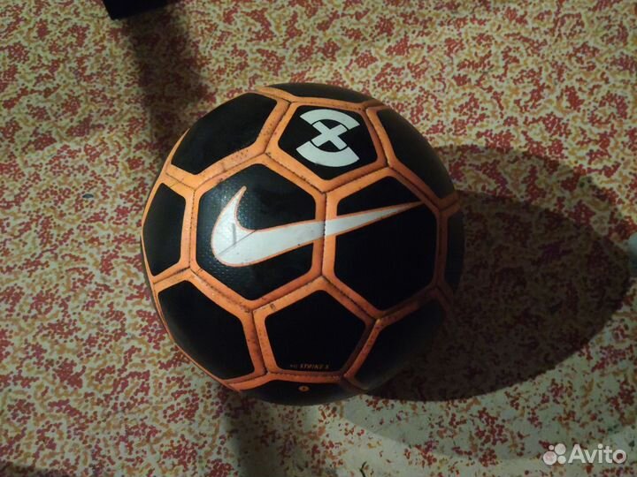 Футбольный мяч nike strike x