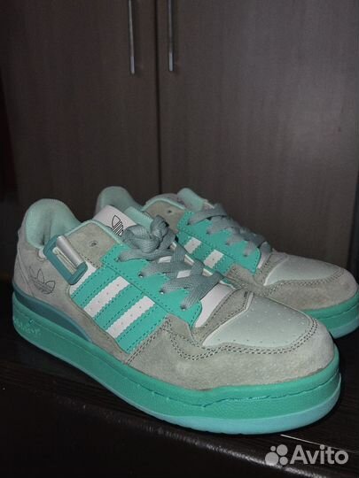 Кроссовки женские Adidas