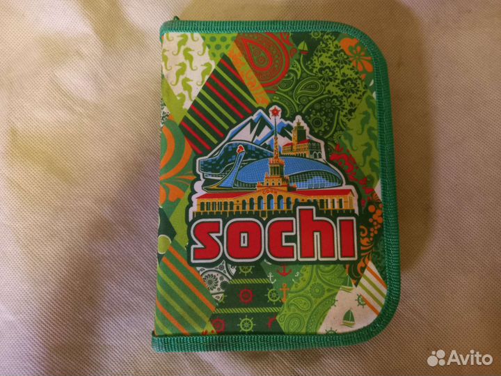 Пеналы школьные, разные, для девочки