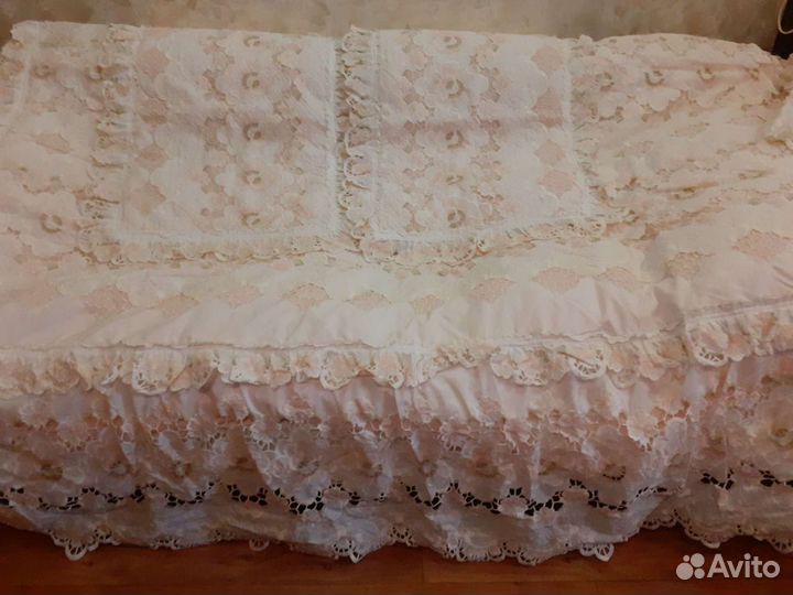 Покрывало на кровать и 2 наволочки