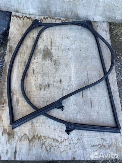 Уплотнитель передней левой даери Audi A5 8T