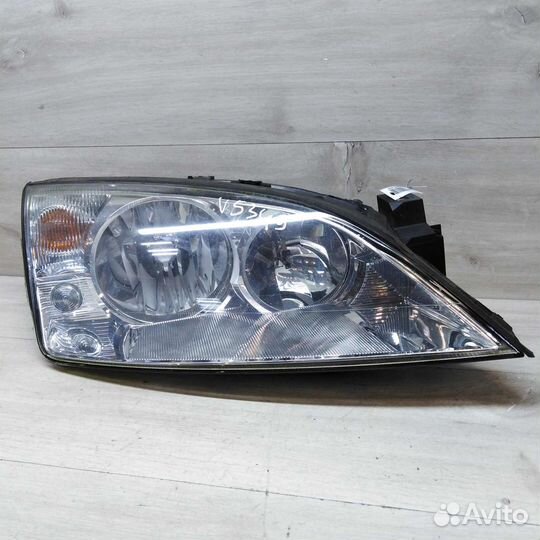 Фара правая Ford Mondeo 3 дефект крепления стекла