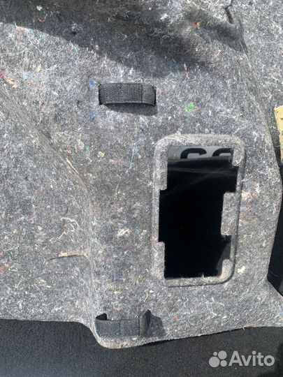 Обшивка багажника левая Ford Focus 3 1.6 iqdb 2011