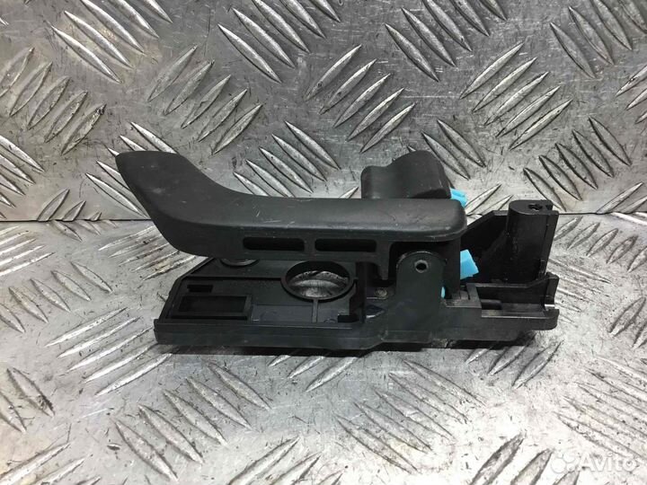 Ручка внутренняя передняя правая Hyundai Coupe 826202c000 G4GC