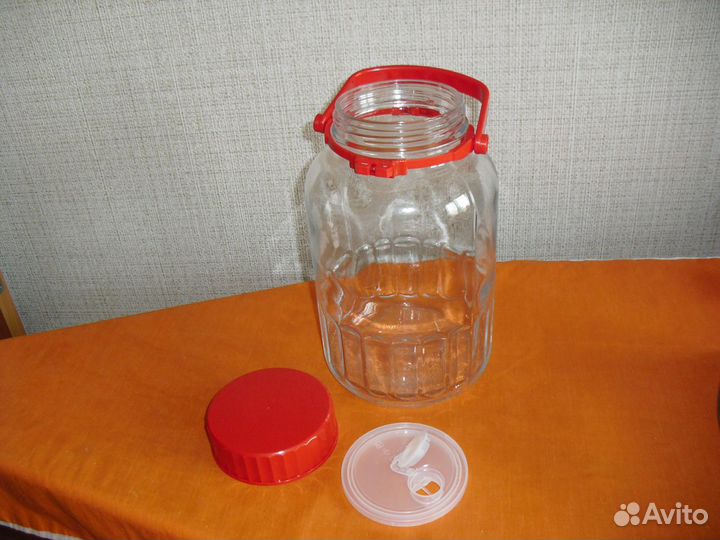 Банка с Крышками