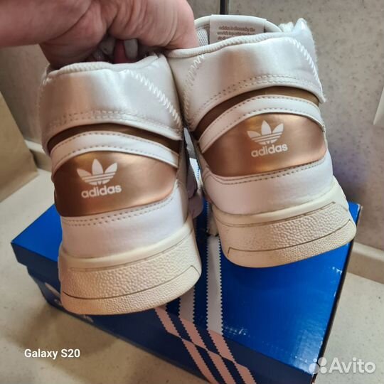 Кроссовки женские adidas