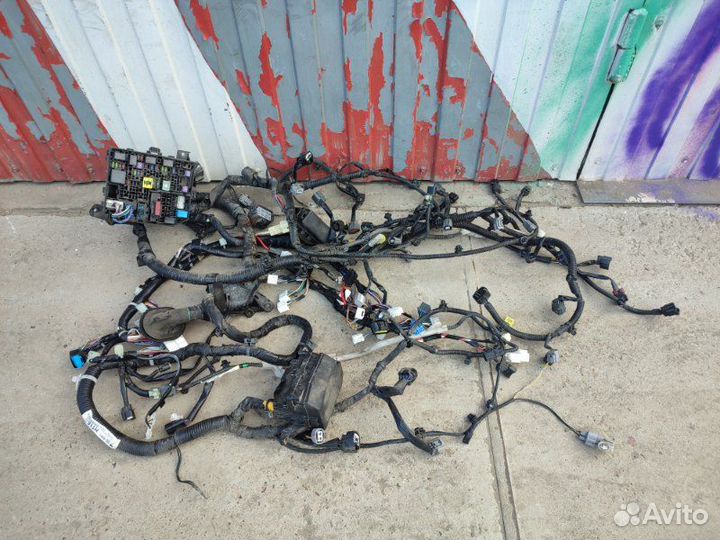 Блок предохранителей передний Mitsubishi Outlander