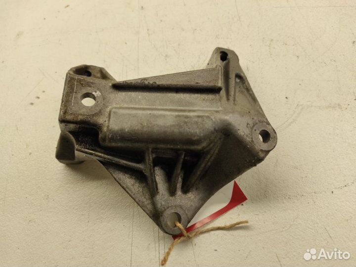 Кронштейн Toyota Corolla NDE150 1ndtv