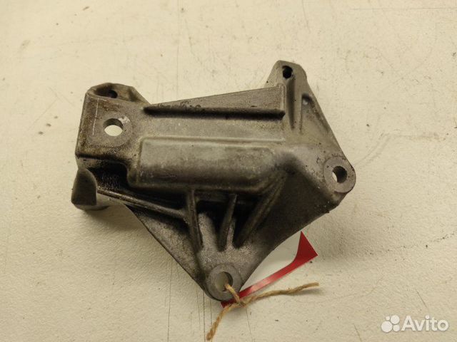 Кронштейн Toyota Corolla NDE150 1ndtv