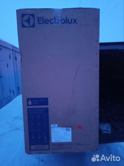 Водонагреватель Electrolux EWH 100 Formax