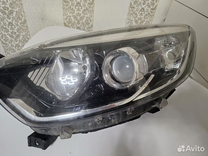 Передний бампер, левая фара Renault Kaptur