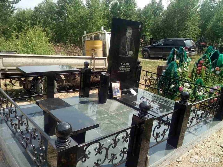 Памятники, оградки, фото на стекле, облагораживан