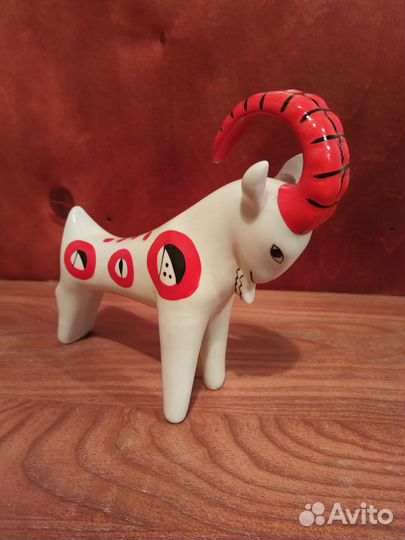 Фарфоровая статуэтка