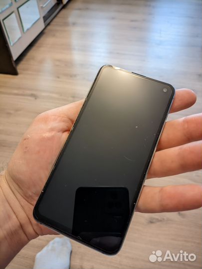 Телефон Samsung galaxy s10e