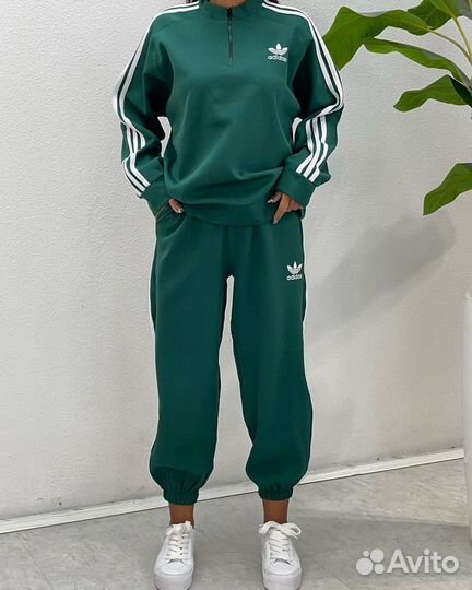 Женский спортивный костюм adidas