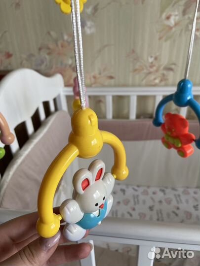 Музыкальный мобиль на кроватку