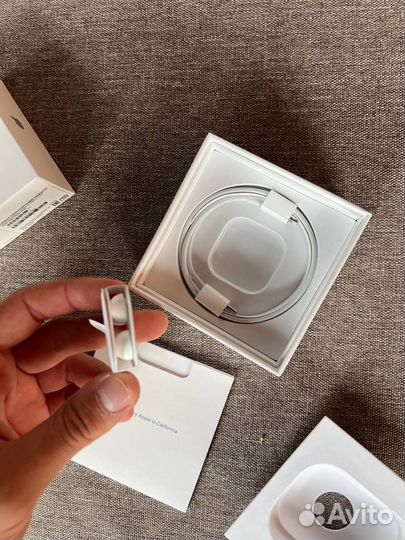 Продам Apple AirPods Pro