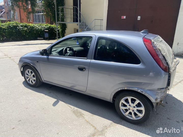 Opel Corsa 1.0 МТ, 2004, битый, 180 000 км