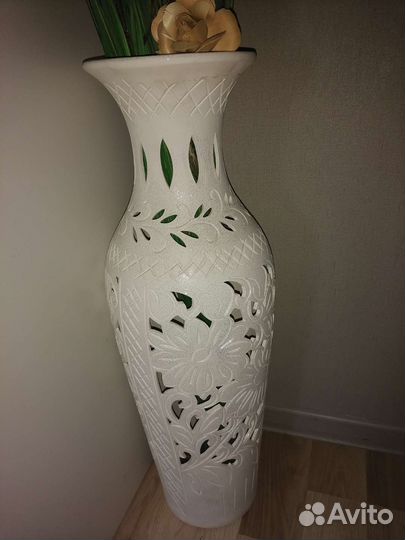 Ваза напольная с искусственными цветами