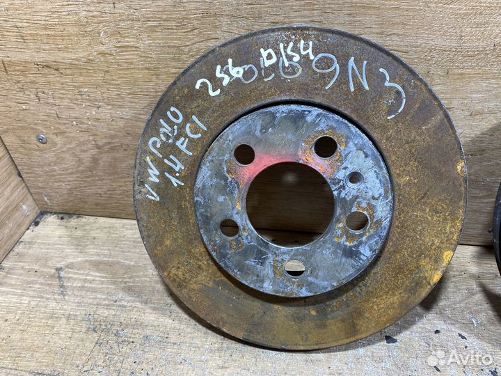 Комплект передних тормозных дисков VW Polo 4 D154