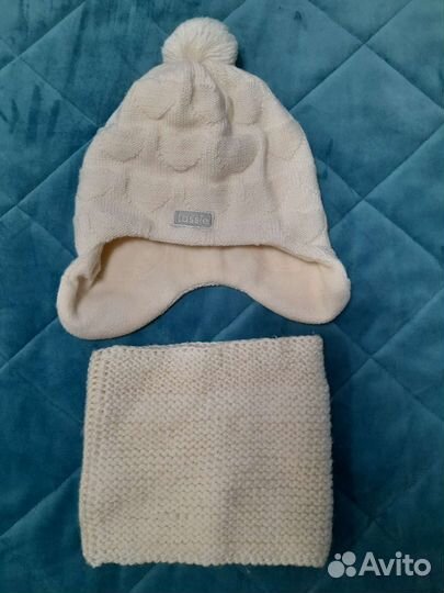 Много шапок зимних и осенних на девочку