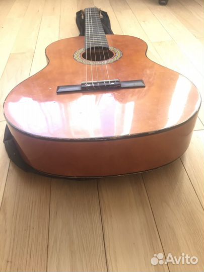 Продам аккустическую Гитару 